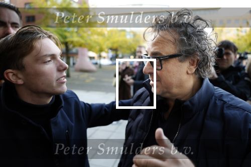 Utrecht 30 oktober 2025
Tweede dag van de rechtszaak tegen Marco Borsato in de rechtbank van Utrecht . Er was ongelofelijk veel pers aanwezig . Marco werd bijgestaan door de advocaten Geert Jan Knoops en Carry Knoops .