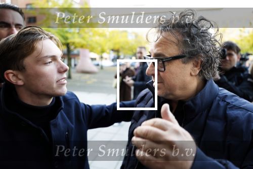 Utrecht 30 oktober 2025
Tweede dag van de rechtszaak tegen Marco Borsato in de rechtbank van Utrecht . Er was ongelofelijk veel pers aanwezig . Marco werd bijgestaan door de advocaten Geert Jan Knoops en Carry Knoops .
