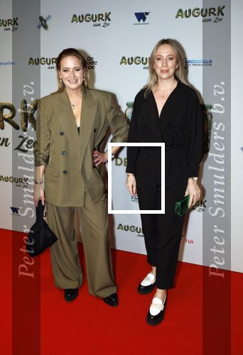 Amsterdam 4 november 2025
Premiere Augurk aan zee in Tuschinski met de cast die bestaat uit oa Monic Hendrickx Martin v Waardenberg Olga Zuiderhoek Jelka v Houten Frank Lammers Peter v d Begin en Tibor Lukacs. Robert v Hemert heeft de titelsong geschreven . marieke Westenenk