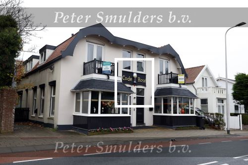 Noordwijk 15 november 2025
Het B&B van Martien Meiland en Erica Meiland staat bij 2 makelaars te koop . De prijs is nu 1650000 euro . Ze begonnen met een vraagprijs van 2 miljoen .