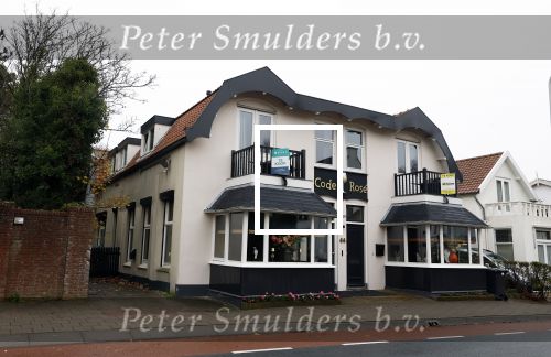 Noordwijk 15 november 2025
Het B&B van Martien Meiland en Erica Meiland staat bij 2 makelaars te koop . De prijs is nu 1650000 euro . Ze begonnen met een vraagprijs van 2 miljoen .