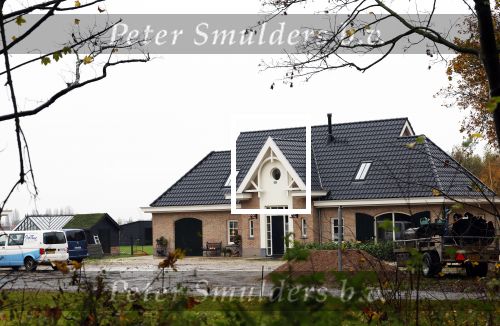 Noordwijkerhout 14 november 2025
Het nieuwe huis vcan Martien Meiland en Erica Meiland . Naast het huis hebben ze paarden staan