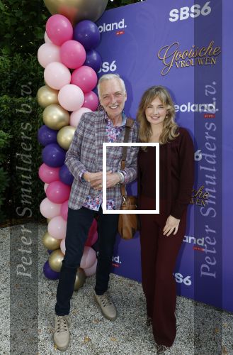 Blaricum 17 oktober 2025
Perspresentatie eerste aflevering Gooische vrouwen met oa aanwezig Linda de Mol Susan Visser Liews Visschedijk Teunie de Brouwer Tommy v Lent Robert de Hoog en Eefje Kuijtzer . Martien en Maxime Meiland
