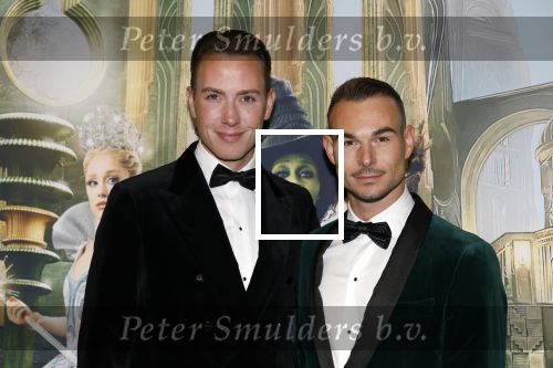 Amsterdam 18 november 2025
Premiere Wicked in het deLaMar theater . Marvin Pool poseert met partner Ferdi Pool