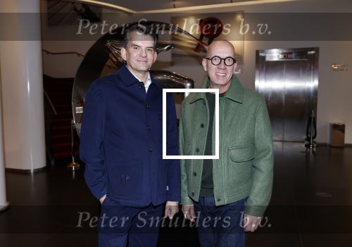 Amsterdam 26 oktober 2025
Boekpresentatie boek over 80 jaar het DeLaMar theater . Simone Kleinsma kreg uit handen van Janine v d Ende en Joop v d Ende het eerste exemplaar. Maurice Wijnen met partner