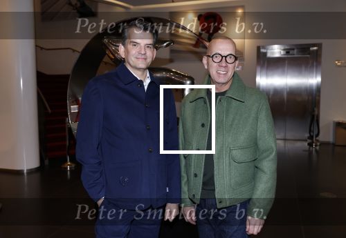 Amsterdam 26 oktober 2025
Boekpresentatie boek over 80 jaar het DeLaMar theater . Simone Kleinsma kreg uit handen van Janine v d Ende en Joop v d Ende het eerste exemplaar. Maurice Wijnen met partner