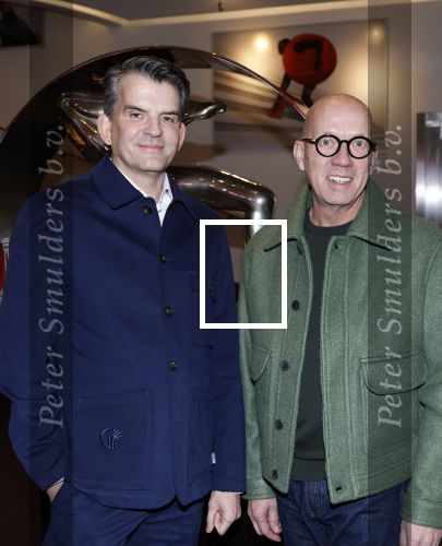 Amsterdam 26 oktober 2025
Boekpresentatie boek over 80 jaar het DeLaMar theater . Simone Kleinsma kreg uit handen van Janine v d Ende en Joop v d Ende het eerste exemplaar. Maurice Wijnen met partner