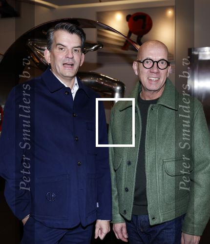 Amsterdam 26 oktober 2025
Boekpresentatie boek over 80 jaar het DeLaMar theater . Simone Kleinsma kreg uit handen van Janine v d Ende en Joop v d Ende het eerste exemplaar. Maurice Wijnen met partner