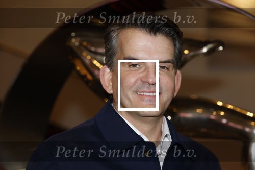 Amsterdam 26 oktober 2025
Boekpresentatie boek over 80 jaar het DeLaMar theater . Simone Kleinsma kreg uit handen van Janine v d Ende en Joop v d Ende het eerste exemplaar. Maurice Wijnen met partner