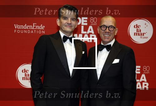 Amsterdam 30 november 2025
80 jaar het DeLaMar theater . Maurice Wijnen poseert met Ronald den Ouden