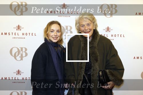 Amsterdam 26 november 2025
Olcay Gulsen geeft een groot feest ( Gemaskerd bal) in het Amstel Hotel. Mevr v Loon de La Bouchere