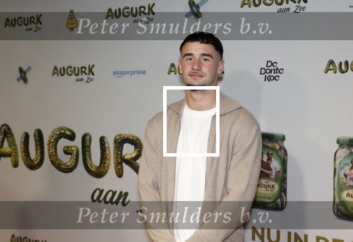 Amsterdam 4 november 2025
Premiere Augurk aan zee in Tuschinski met de cast die bestaat uit oa Monic Hendrickx Martin v Waardenberg Olga Zuiderhoek Jelka v Houten Frank Lammers Peter v d Begin en Tibor Lukacs. Robert v Hemert heeft de titelsong geschreven . Mingus Claessen