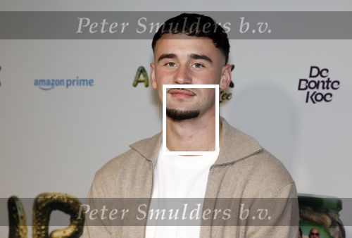 Amsterdam 4 november 2025
Premiere Augurk aan zee in Tuschinski met de cast die bestaat uit oa Monic Hendrickx Martin v Waardenberg Olga Zuiderhoek Jelka v Houten Frank Lammers Peter v d Begin en Tibor Lukacs. Robert v Hemert heeft de titelsong geschreven . Mingus Claessen
