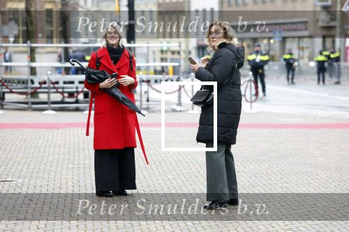 Den Haag 20 november 2025
 Prinses Amalia en haar vader Koning Willem Alexander bij de Grote Kerk, na de Bijzondere Verenigde Vergadering van de Eerste en Tweede Kamer, ter gelegenheid van de tachtigste verjaardag dat het parlement na de Tweede Wereldoorlog voor het eerst weer in gezamenlijkheid bijeenkwam. Eerste Kamervoorzitter Mei Li Vos Tweede Kamervoorzitter Thom van Campenvingen ze op . Mona Keijzer en Vera Bergkamp