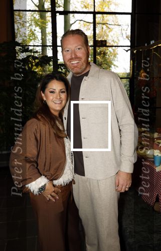 Naarden 3 november 2025
Presentatie nieuwe serie de Frogers met aanwezig Rene Froger Natasja Froger Danny Froger Ann Dominique Wilten Natascha Froger Matthijs Timmermans Charlie Didier Froger Sammy Verheij Maxim Froger en Ruby Celine met hun zoontje.