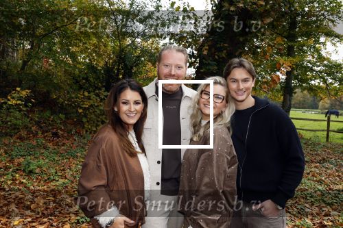 Naarden 3 november 2025
Presentatie nieuwe serie de Frogers met aanwezig Rene Froger Natasja Froger Danny Froger Ann Dominique Wilten Natascha Froger Matthijs Timmermans Charlie Didier Froger Sammy Verheij Maxim Froger en Ruby Celine met hun zoontje.