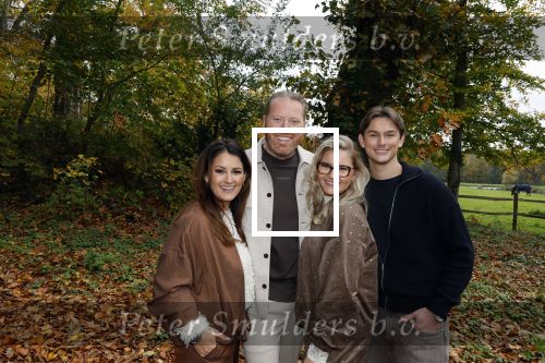 Naarden 3 november 2025
Presentatie nieuwe serie de Frogers met aanwezig Rene Froger Natasja Froger Danny Froger Ann Dominique Wilten Natascha Froger Matthijs Timmermans Charlie Didier Froger Sammy Verheij Maxim Froger en Ruby Celine met hun zoontje.