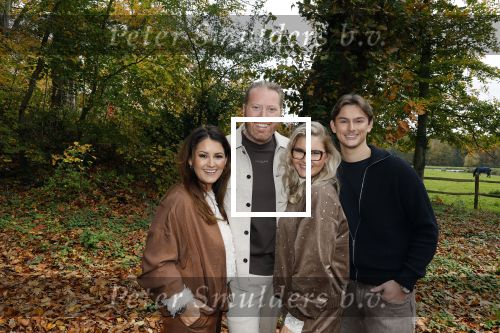Naarden 3 november 2025
Presentatie nieuwe serie de Frogers met aanwezig Rene Froger Natasja Froger Danny Froger Ann Dominique Wilten Natascha Froger Matthijs Timmermans Charlie Didier Froger Sammy Verheij Maxim Froger en Ruby Celine met hun zoontje.