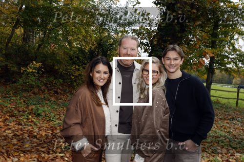 Naarden 3 november 2025
Presentatie nieuwe serie de Frogers met aanwezig Rene Froger Natasja Froger Danny Froger Ann Dominique Wilten Natascha Froger Matthijs Timmermans Charlie Didier Froger Sammy Verheij Maxim Froger en Ruby Celine met hun zoontje.