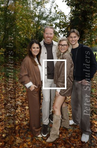 Naarden 3 november 2025
Presentatie nieuwe serie de Frogers met aanwezig Rene Froger Natasja Froger Danny Froger Ann Dominique Wilten Natascha Froger Matthijs Timmermans Charlie Didier Froger Sammy Verheij Maxim Froger en Ruby Celine met hun zoontje.