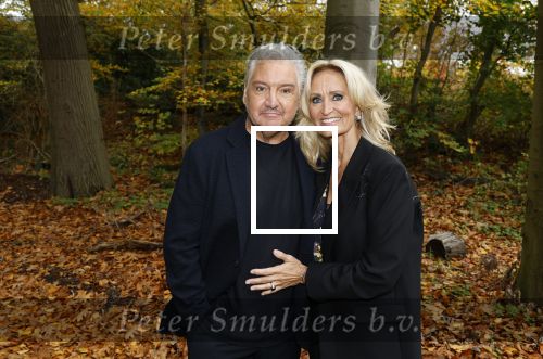 Naarden 3 november 2025
Presentatie nieuwe serie de Frogers met aanwezig Rene Froger Natasja Froger Danny Froger Ann Dominique Wilten Natascha Froger Matthijs Timmermans Charlie Didier Froger Sammy Verheij Maxim Froger en Ruby Celine met hun zoontje.