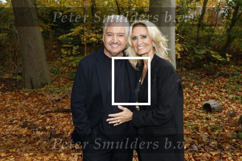 Naarden 3 november 2025
Presentatie nieuwe serie de Frogers met aanwezig Rene Froger Natasja Froger Danny Froger Ann Dominique Wilten Natascha Froger Matthijs Timmermans Charlie Didier Froger Sammy Verheij Maxim Froger en Ruby Celine met hun zoontje.