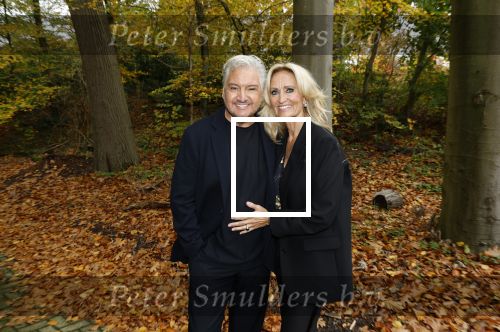 Naarden 3 november 2025
Presentatie nieuwe serie de Frogers met aanwezig Rene Froger Natasja Froger Danny Froger Ann Dominique Wilten Natascha Froger Matthijs Timmermans Charlie Didier Froger Sammy Verheij Maxim Froger en Ruby Celine met hun zoontje.