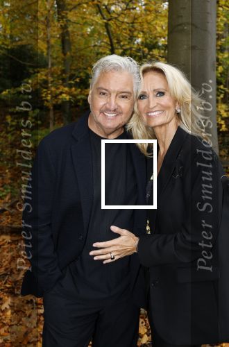 Naarden 3 november 2025
Presentatie nieuwe serie de Frogers met aanwezig Rene Froger Natasja Froger Danny Froger Ann Dominique Wilten Natascha Froger Matthijs Timmermans Charlie Didier Froger Sammy Verheij Maxim Froger en Ruby Celine met hun zoontje.