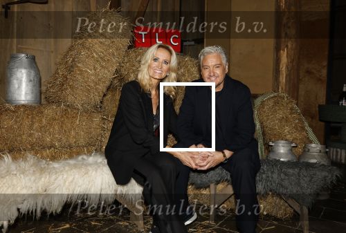 Naarden 3 november 2025
Presentatie nieuwe serie de Frogers met aanwezig Rene Froger Natasja Froger Danny Froger Ann Dominique Wilten Natascha Froger Matthijs Timmermans Charlie Didier Froger Sammy Verheij Maxim Froger en Ruby Celine met hun zoontje.