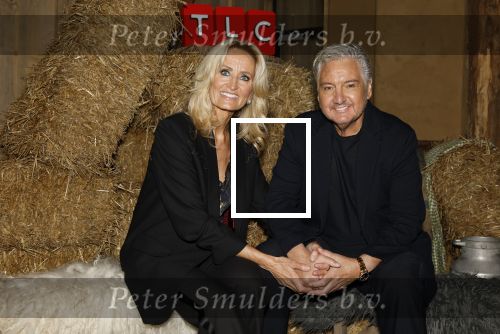 Naarden 3 november 2025
Presentatie nieuwe serie de Frogers met aanwezig Rene Froger Natasja Froger Danny Froger Ann Dominique Wilten Natascha Froger Matthijs Timmermans Charlie Didier Froger Sammy Verheij Maxim Froger en Ruby Celine met hun zoontje.