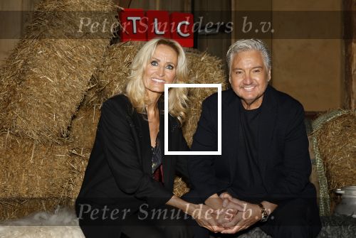 Naarden 3 november 2025
Presentatie nieuwe serie de Frogers met aanwezig Rene Froger Natasja Froger Danny Froger Ann Dominique Wilten Natascha Froger Matthijs Timmermans Charlie Didier Froger Sammy Verheij Maxim Froger en Ruby Celine met hun zoontje.