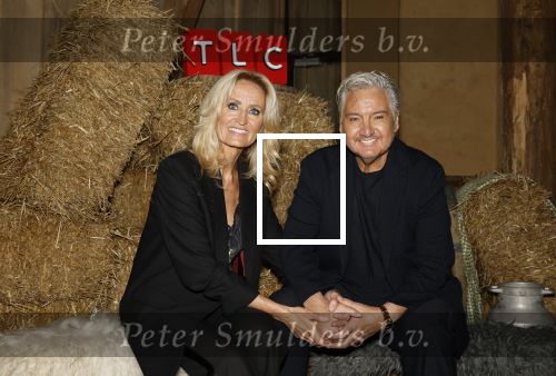 Naarden 3 november 2025
Presentatie nieuwe serie de Frogers met aanwezig Rene Froger Natasja Froger Danny Froger Ann Dominique Wilten Natascha Froger Matthijs Timmermans Charlie Didier Froger Sammy Verheij Maxim Froger en Ruby Celine met hun zoontje.