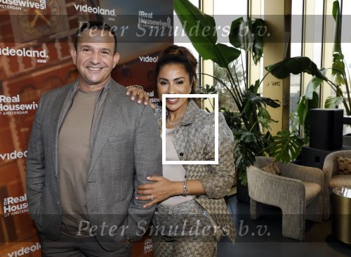 Amsterdam 11 november 2025
Presentatie real housewives of Amsterdam in het W hotel.
Aanwezig Niama Amhali Renee Vervoorn Cherry Ann Person Lilian Dziedzic Kimmylien Nguyen Djamila Celina en Elvira Penthesilea. Niama Amhali met man Najib Amhali