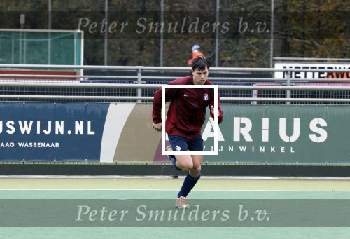 Den Haag 2 november 2025
Rob Jetten gaat bij de hockeywedstrijd klein Zwitserland- Bloemendaal kijken . 
Partner Nicolas Keenan doet alleen tijdens de warming up mee ivm een blessure . 
Daarna kikjken ze samen in de regen onder een paraplu naar de wedstrijd.