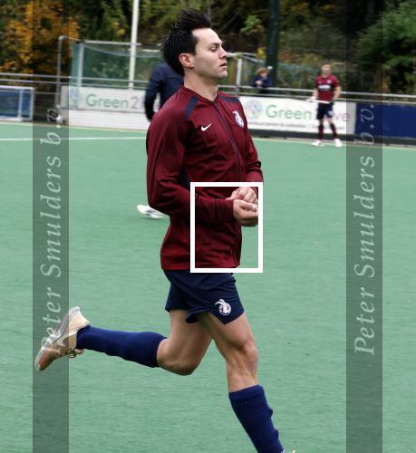 Den Haag 2 november 2025
Rob Jetten gaat bij de hockeywedstrijd klein Zwitserland- Bloemendaal kijken . 
Partner Nicolas Keenan doet alleen tijdens de warming up mee ivm een blessure . 
Daarna kikjken ze samen in de regen onder een paraplu naar de wedstrijd.