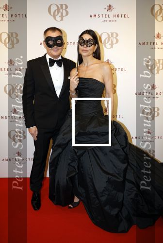 Amsterdam 26 november 2025
Olcay Gulsen geeft een groot feest ( Gemaskerd bal) in het Amstel Hotel. Olcay Gulsen en partner Eelko v Kooten