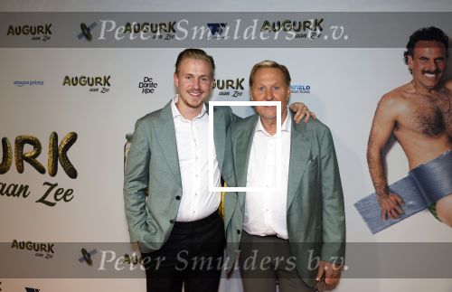 Amsterdam 4 november 2025
Premiere Augurk aan zee in Tuschinski met de cast die bestaat uit oa Monic Hendrickx Martin v Waardenberg Olga Zuiderhoek Jelka v Houten Frank Lammers Peter v d Begin en Tibor Lukacs. Robert v Hemert heeft de titelsong geschreven . Oos Kesbeke met zijn zoon Silvian Kesbeke
