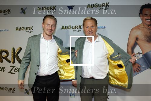 Amsterdam 4 november 2025
Premiere Augurk aan zee in Tuschinski met de cast die bestaat uit oa Monic Hendrickx Martin v Waardenberg Olga Zuiderhoek Jelka v Houten Frank Lammers Peter v d Begin en Tibor Lukacs. Robert v Hemert heeft de titelsong geschreven . Oos Kesbeke met zijn zoon Silvian Kesbeke