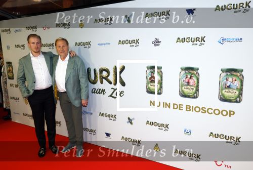 Amsterdam 4 november 2025
Premiere Augurk aan zee in Tuschinski met de cast die bestaat uit oa Monic Hendrickx Martin v Waardenberg Olga Zuiderhoek Jelka v Houten Frank Lammers Peter v d Begin en Tibor Lukacs. Robert v Hemert heeft de titelsong geschreven . Oos Kesbeke met zijn zoon Silvian Kesbeke