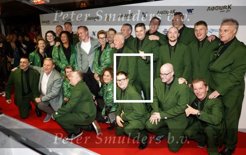 Amsterdam 4 november 2025
Premiere Augurk aan zee in Tuschinski met de cast die bestaat uit oa Monic Hendrickx Martin v Waardenberg Olga Zuiderhoek Jelka v Houten Frank Lammers Peter v d Begin en Tibor Lukacs. Robert v Hemert heeft de titelsong geschreven . Oos Kesbeke met zijn zoon Silvian Kesbeke met personeel