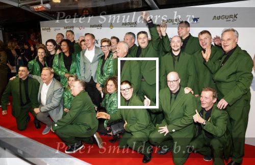 Amsterdam 4 november 2025
Premiere Augurk aan zee in Tuschinski met de cast die bestaat uit oa Monic Hendrickx Martin v Waardenberg Olga Zuiderhoek Jelka v Houten Frank Lammers Peter v d Begin en Tibor Lukacs. Robert v Hemert heeft de titelsong geschreven . Oos Kesbeke met zijn zoon Silvian Kesbeke met personeel