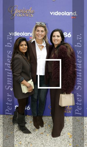 Blaricum 17 oktober 2025
Perspresentatie eerste aflevering Gooische vrouwen met oa aanwezig Linda de Mol Susan Visser Liews Visschedijk Teunie de Brouwer Tommy v Lent Robert de Hoog en Eefje Kuijtzer . Paulien Wingelaar Leslie Keijzer Kimberley Bosman