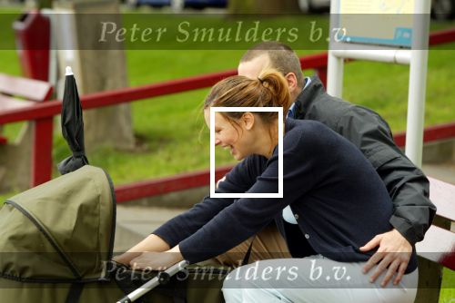 WEESP 8 juli 2002

Pernille la lau met man en kind aan het wandelen

Peter Smulders bv
