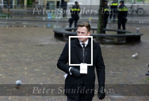 Den Haag 20 november 2025
 Prinses Amalia en haar vader Koning Willem Alexander bij de Grote Kerk, na de Bijzondere Verenigde Vergadering van de Eerste en Tweede Kamer, ter gelegenheid van de tachtigste verjaardag dat het parlement na de Tweede Wereldoorlog voor het eerst weer in gezamenlijkheid bijeenkwam. Eerste Kamervoorzitter Mei Li Vos Tweede Kamervoorzitter Thom van Campenvingen ze op .