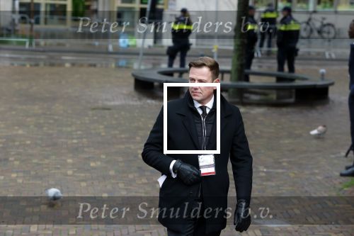 Den Haag 20 november 2025
 Prinses Amalia en haar vader Koning Willem Alexander bij de Grote Kerk, na de Bijzondere Verenigde Vergadering van de Eerste en Tweede Kamer, ter gelegenheid van de tachtigste verjaardag dat het parlement na de Tweede Wereldoorlog voor het eerst weer in gezamenlijkheid bijeenkwam. Eerste Kamervoorzitter Mei Li Vos Tweede Kamervoorzitter Thom van Campenvingen ze op .