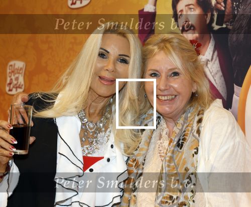 Amstelveen 176 november 2025
Premiere Hotel vol liefde in de schouwburg van Amstelveen . Petra Mast met vriendin Marianne de Vries