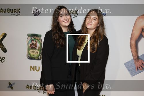 Amsterdam 4 november 2025
Premiere Augurk aan zee in Tuschinski met de cast die bestaat uit oa Monic Hendrickx Martin v Waardenberg Olga Zuiderhoek Jelka v Houten Frank Lammers Peter v d Begin en Tibor Lukacs. Robert v Hemert heeft de titelsong geschreven .