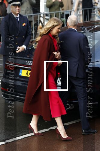 Den Haag 20 november 2025
 Prinses Amalia en haar vader Koning Willem Alexander bij de Grote Kerk, na de Bijzondere Verenigde Vergadering van de Eerste en Tweede Kamer, ter gelegenheid van de tachtigste verjaardag dat het parlement na de Tweede Wereldoorlog voor het eerst weer in gezamenlijkheid bijeenkwam. Eerste Kamervoorzitter Mei Li Vos Tweede Kamervoorzitter Thom van Campenvingen ze op .