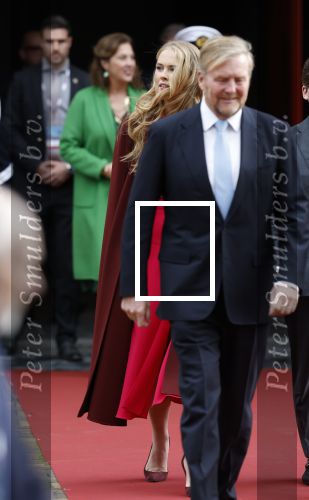 Den Haag 20 november 2025
 Prinses Amalia en haar vader Koning Willem Alexander bij de Grote Kerk, na de Bijzondere Verenigde Vergadering van de Eerste en Tweede Kamer, ter gelegenheid van de tachtigste verjaardag dat het parlement na de Tweede Wereldoorlog voor het eerst weer in gezamenlijkheid bijeenkwam. Eerste Kamervoorzitter Mei Li Vos Tweede Kamervoorzitter Thom van Campenvingen ze op .