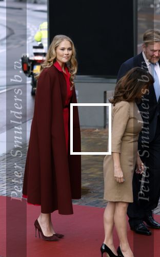Den Haag 20 november 2025
 Prinses Amalia en haar vader Koning Willem Alexander bij de Grote Kerk, na de Bijzondere Verenigde Vergadering van de Eerste en Tweede Kamer, ter gelegenheid van de tachtigste verjaardag dat het parlement na de Tweede Wereldoorlog voor het eerst weer in gezamenlijkheid bijeenkwam. Eerste Kamervoorzitter Mei Li Vos Tweede Kamervoorzitter Thom van Campenvingen ze op .